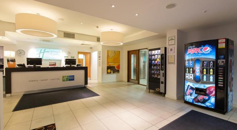 Holiday Inn Express Birmingham South A45, An Ihg Hotel Exterior photo